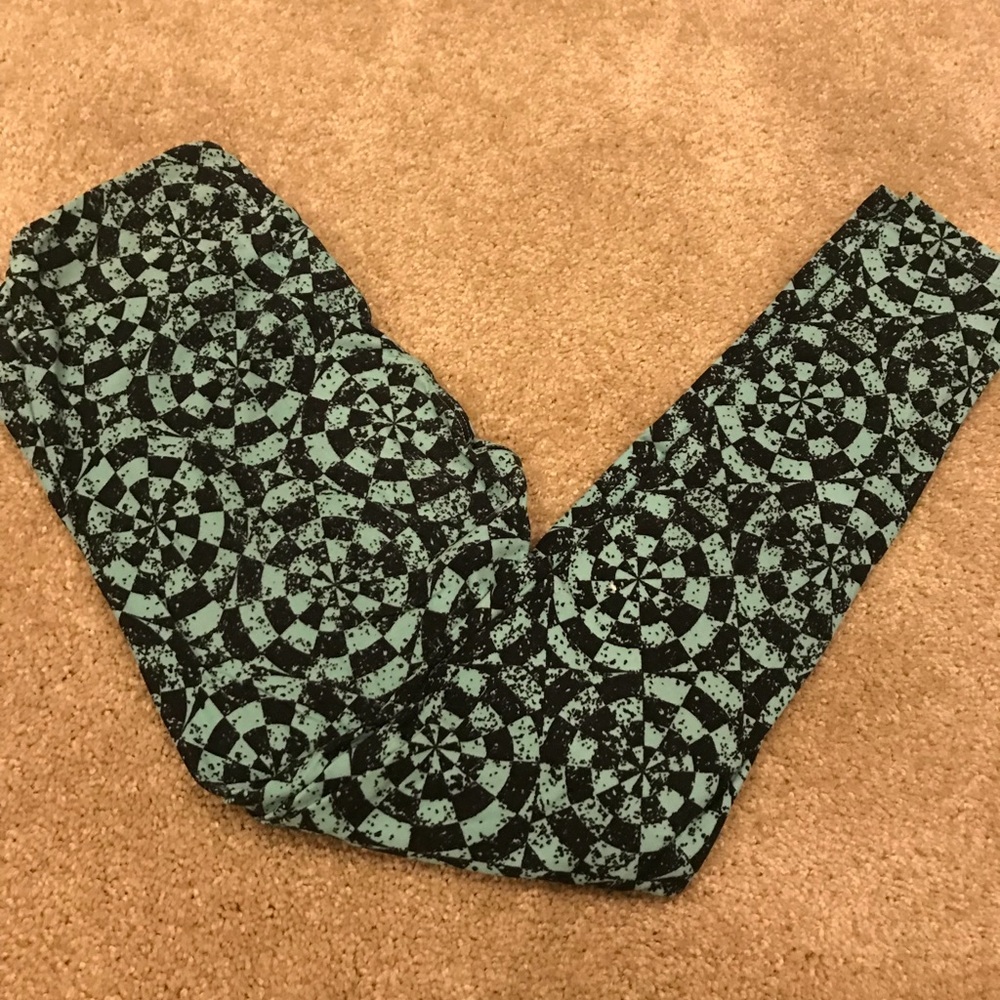 Lightly worn LLR OS leggings
